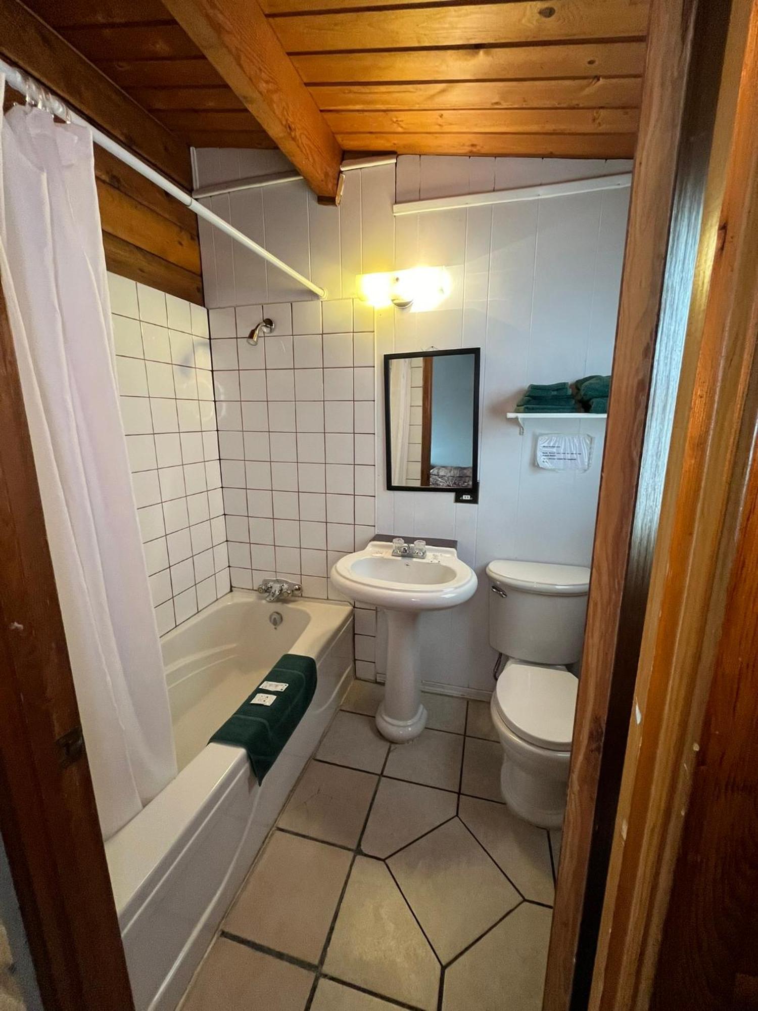 Raccoon Lodge Motel Sylvan Lake Extérieur photo
