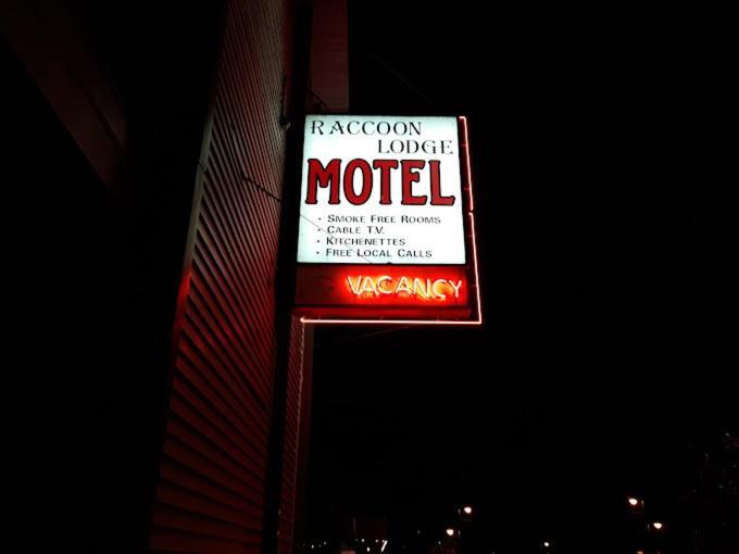 Raccoon Lodge Motel Sylvan Lake Extérieur photo