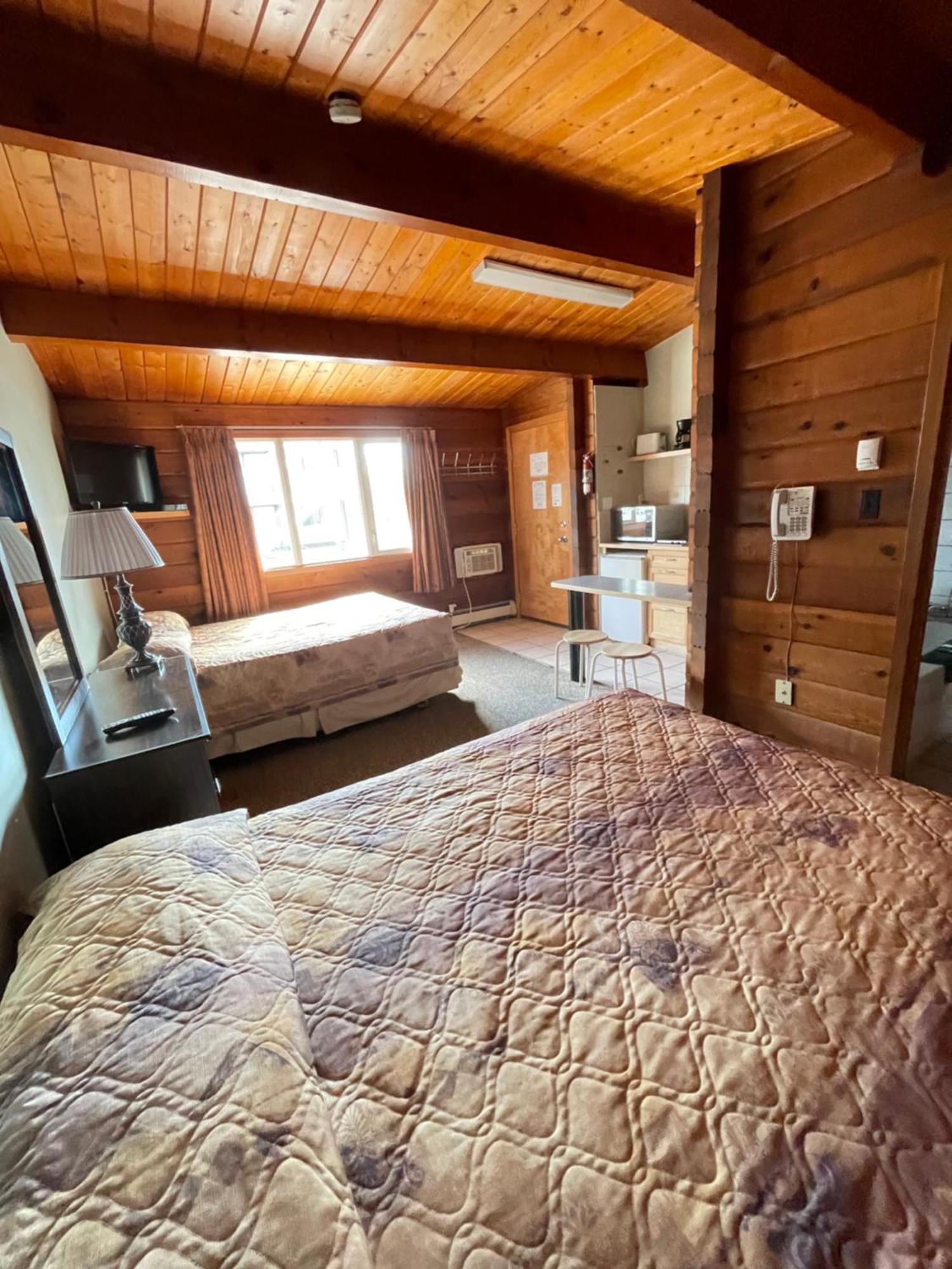 Raccoon Lodge Motel Sylvan Lake Extérieur photo